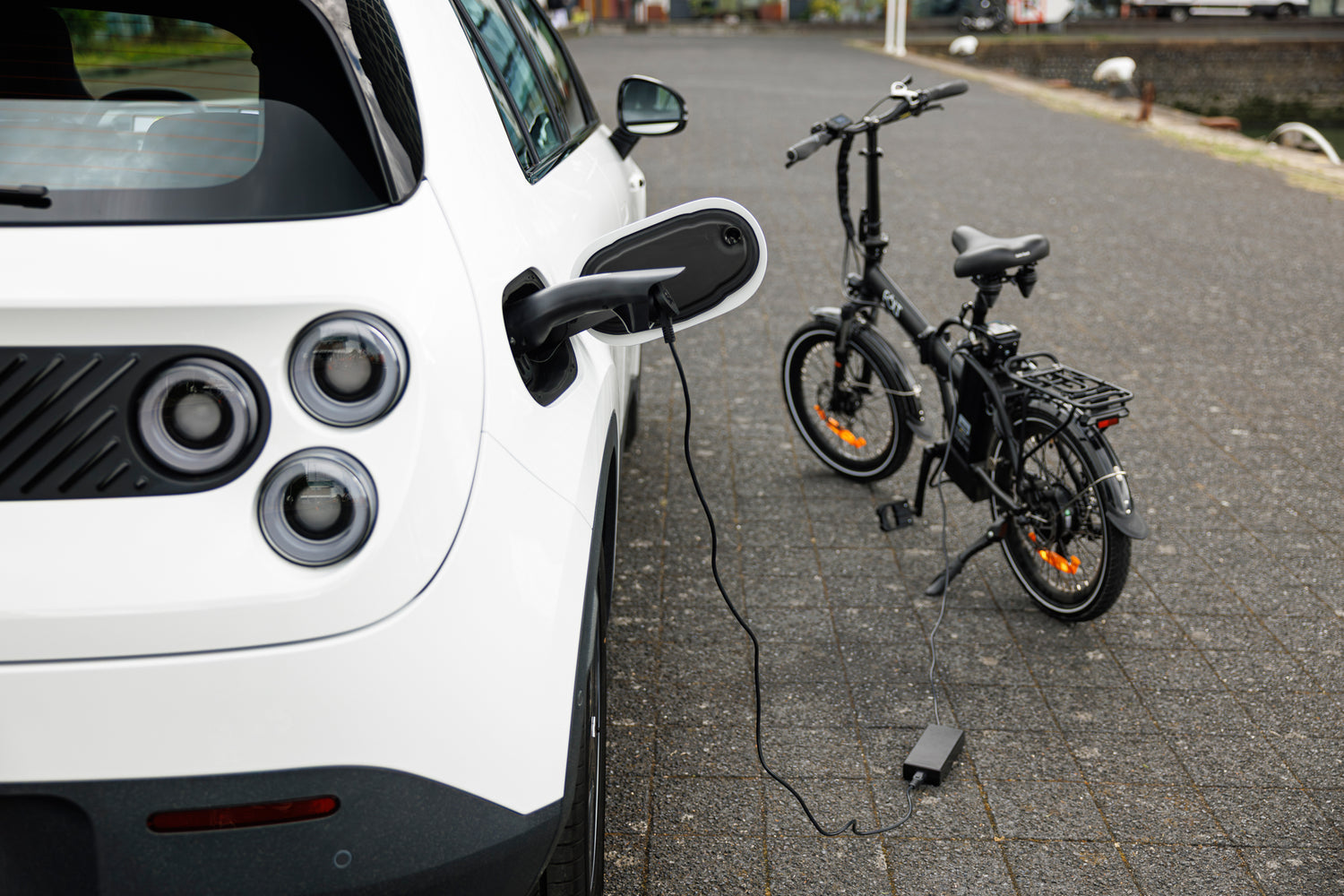 Use your NIO firefly as mobile power source