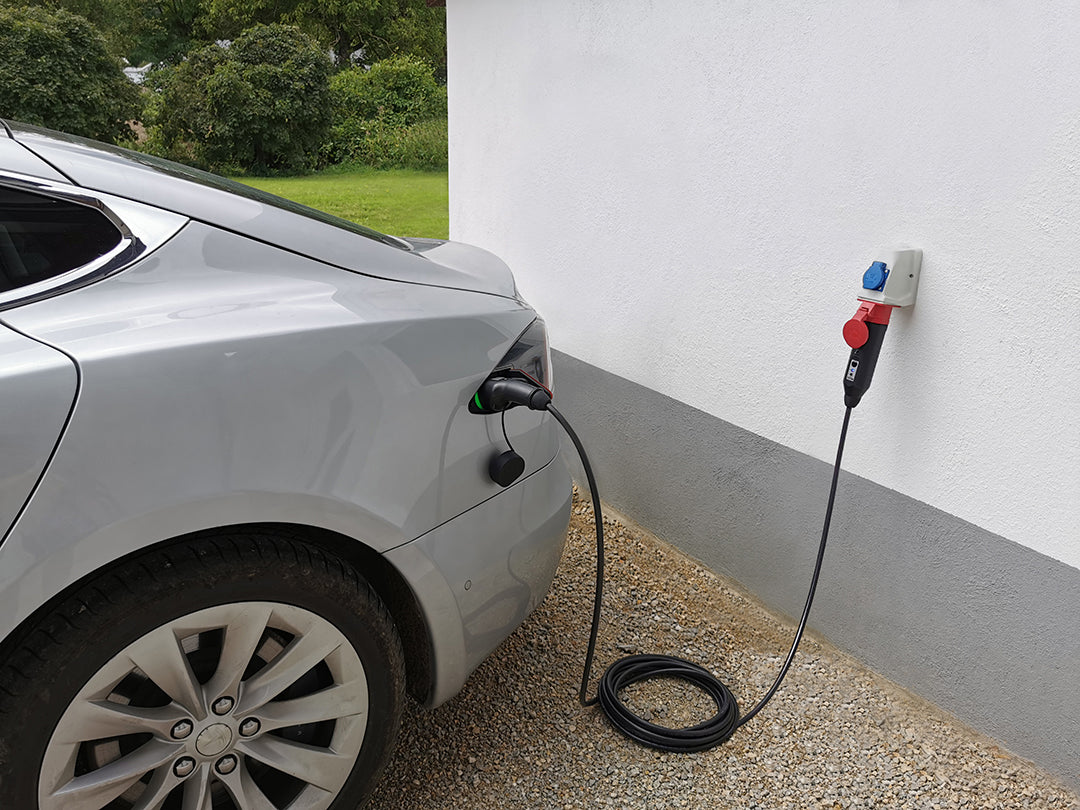 Mobile 11 kW-Ladestation mit Tesla Komfort Funktion